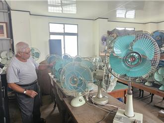 全台老電扇靠他救！台中75歲匠人修30年古扇 延續三代回憶
