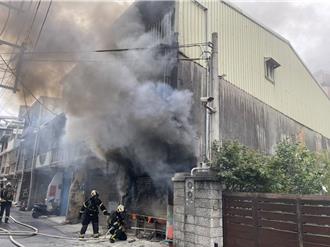 桃园民宅火警 双手烫伤母逃生后 骂10岁儿：为何玩火！