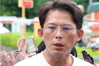 陳羿伶、郭雅慧穿軍服惹議 黃國昌：賴政府最會擺拍作秀