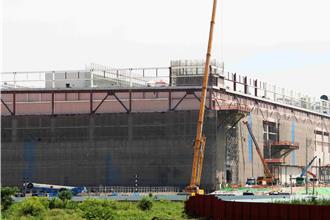 台積電嘉義廠拖板車翻覆 疑超載釀禍 運輸作業先暫停