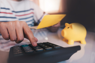 物價正在吃掉退休金！勞保年金也能抗通膨？「6個年度請領人明年有望加錢」