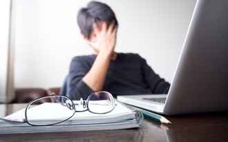 連續工作逾8小時 他因閉眼3分鐘遭開除 法院判決大快人心