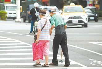 迎接超高齡社會 挑對險種減負擔