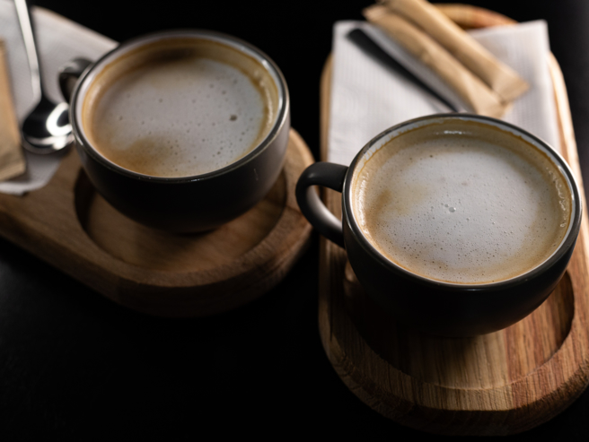 營養師表示，咖啡豆若烘焙不完全、過度烘焙或是保存不當變質，都可能導致飲用者出現心悸等不適。（示意圖，Shutterstock／達志）