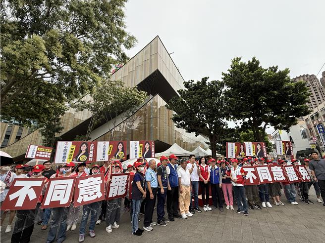 万美玲的反罢免行动也获得地方仕绅热情响应。(蔡依珍摄)