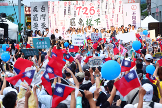 白蓝携手雨中在民进党部前造势  空拍影片曝光网喊感动