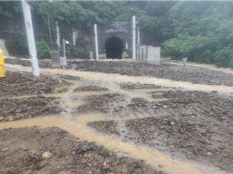 雨炸南迴！台铁传灾情中断 列车受阻惨况曝