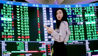 大戰前夕留子彈備戰？8大官股上周賣超逾百億 0056、00961…掃貨3大熱門高股息…連債券ETF也撿了