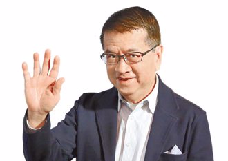 挺大罢免挨轰「惯老板」 徐重仁再发声：不属于任何政党