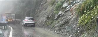 薇帕外圍雨襲花蓮！中橫豁然亭路段邊坡坍方
