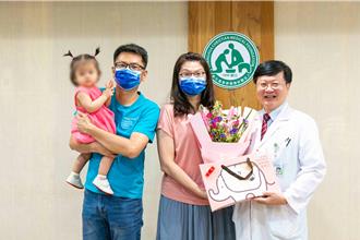 等了11年！47岁妈5度流产 200针肝素换来健康女宝