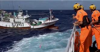 雙颱攪局海巡成功艦馳援 遠洋漁船船長順利送醫