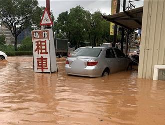 金門暴雨狂炸！商家水淹及膝、電器全泡湯 民怨無人管
