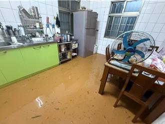 影》60年首次！大武鄉民宅變「泡水屋」 祖孫無奈自救