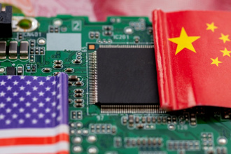 川普為何解禁輝達對中晶片？美媒揭秘辛：鷹派失利