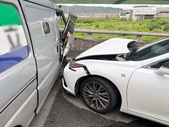 台65线运钞车「突失控衝对向」撞自小客 3伤2送医