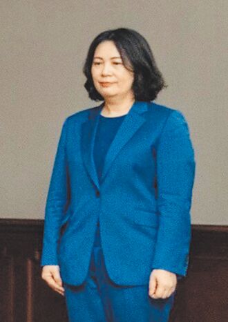 總統幕僚陳羿伶、郭雅慧著軍裝惹議