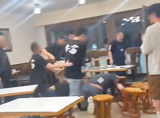 吃粥談政治被嫌吵 4人挨揍
