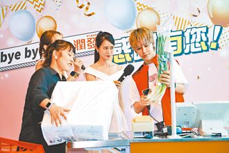 鼓鼓重操舊業 當收銀員狂冒汗