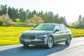 Skoda Superb 2.0 TSI 4x4 L＆K 不當碰碰車 預判風險主動閃