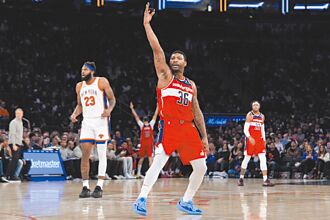 NBA》東契奇親招募 史馬特買斷投湖人