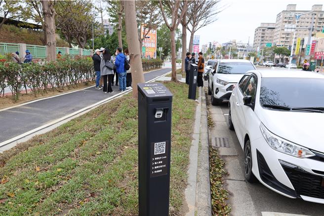 頭份市去年啟用路邊停車智慧管理系統。（謝明俊攝）