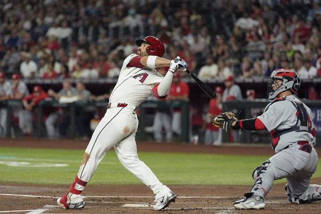 響尾蛇蘇亞雷茲全壘打。(美聯社)