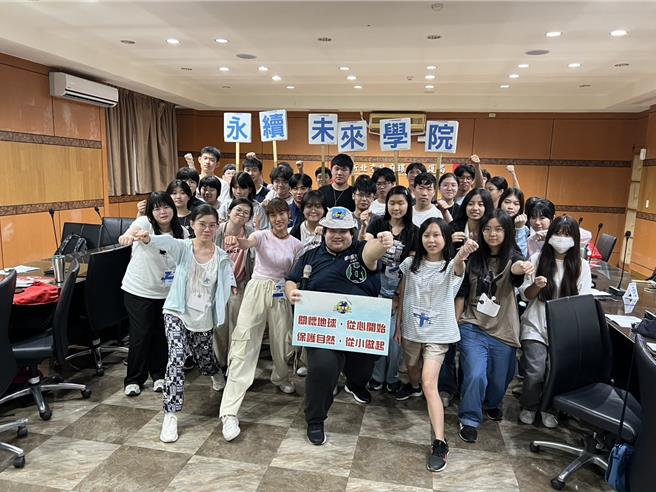 新北市环保局举办暑期环境教育营队「永续未来学院」高中体验营于上周热烈展开。（环保局提供）