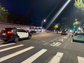 高雄凌晨死亡車禍！79歲翁闖紅燈過馬路遭高速猛撞不治