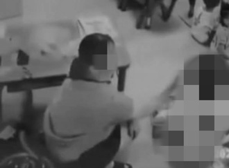 狠甩4歲童耳光！竹南教保員「動手畫面」曝   議員怒：絕不姑息