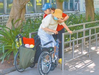 免巴氏量表請看護 恐爆10萬人搶申請 重症家庭先走「綠色通道」