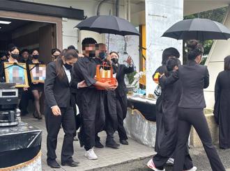 丰原王家5口告别式！仅剩二女婿捧牌位送别  丧葬费靠善心捐款