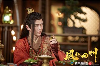 男星秀童年女裝照眾人稱奇！ 古力娜扎酸他「死孔雀」