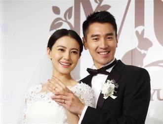 高圓圓帶6歲女兒現身機場 神似「長髮版趙又廷」側顏曝光超驚艷