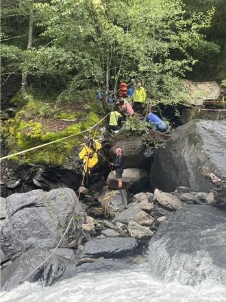 中央山脉北二段溪水暴涨！　16名登山客受困台中和平区4日终获救
