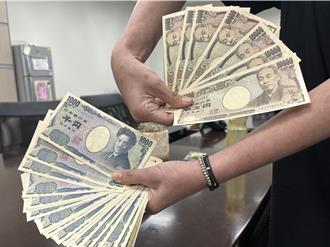 獲利好、匯率升吸引外資 CRS帳戶、收入金額雙位數成長