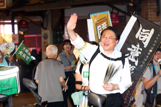 林右昌結合雙和罷團  永和樂華夜市掃街