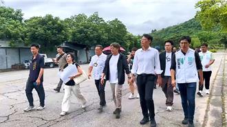 陪同黄建宾勘灾  黄国昌：民眾党坚决反对大恶罢