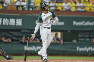 影》請擁抱你的家人！魔鷹賽後哽咽落淚 全場動容