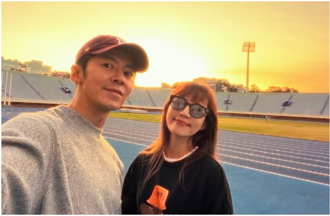 李國毅帶兒子游泳「差別待遇」 自嘲：男生沒關係啦！