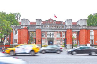 查周台英博士论文 最重撤学位