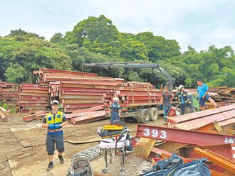 5噸鋼梁滑落 壓死吊車司機