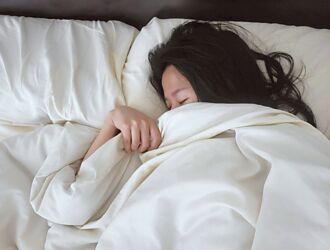 睡前腦袋要關機 避用電子產品