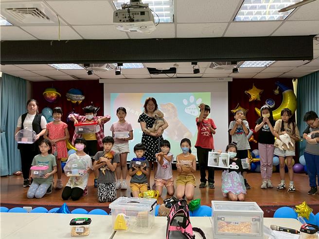 桃園市大溪區瑞祥國小每學期末都會舉辦「寵物日」活動，讓學生帶寵物來上課，讓學生們領略生命的意義與可貴。（圖／教育局）