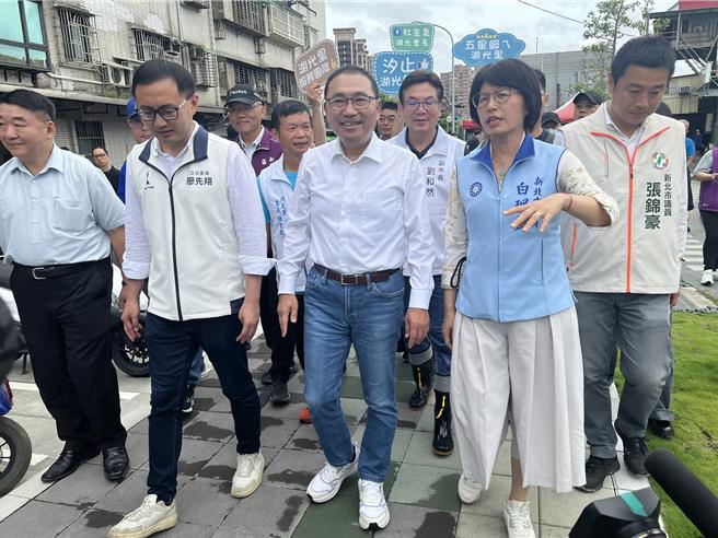 新北市长侯友宜认为，普发1万元经立院通过，该做就赶快做。（王扬杰摄）