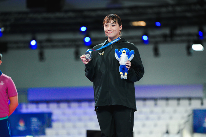 金怡君首次參加世大運，就踢下銀牌，期待兩年後再挑戰。（大專體總提供）