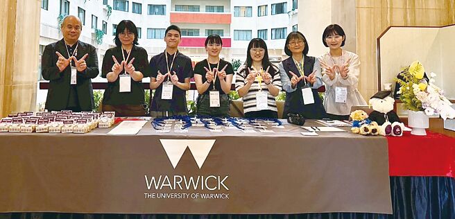 首位華威大學東亞區招生官Ashley Sun（右一）與英國華威大學代表處英揚工作團隊共同合影。圖／簡立宗