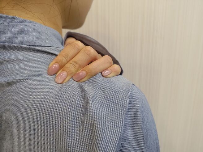 研究顯示，經常失眠或睡眠不足的人，更容易感到肌肉僵硬、關節痠痛，甚至「睡醒更累」，正是因身體無法充分修復。（王家瑜攝）