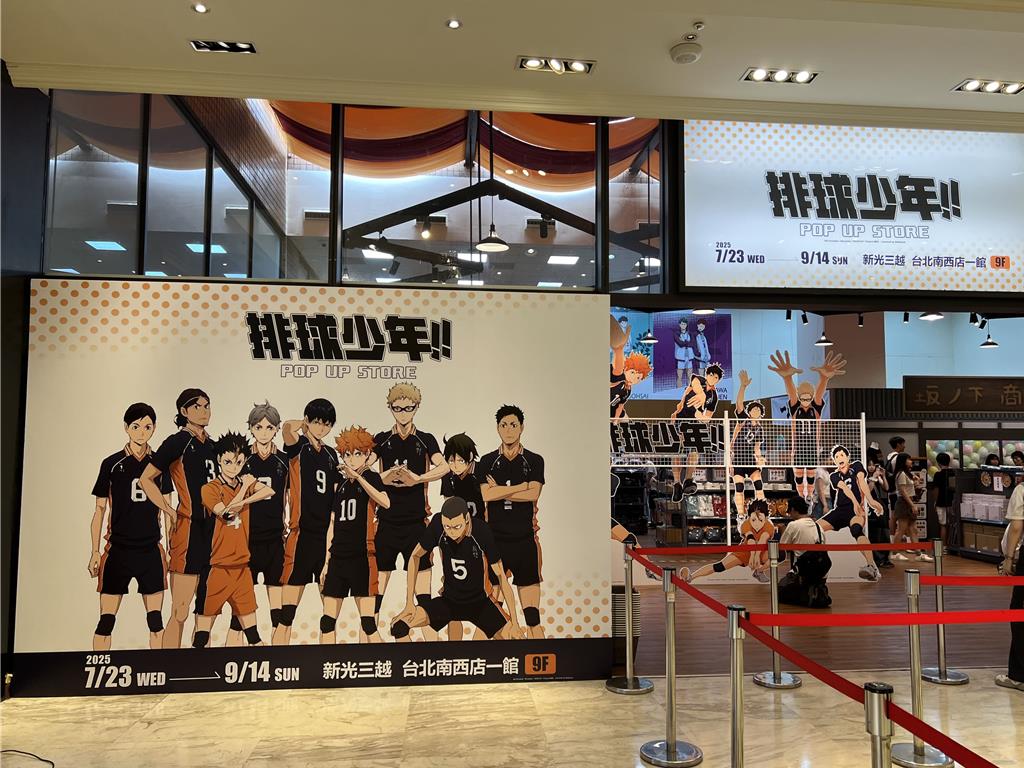 《排球少年!!》快閃店打造超熱血的6大造景，還有各種立牌可以拍照打卡。（徐梓榕攝）