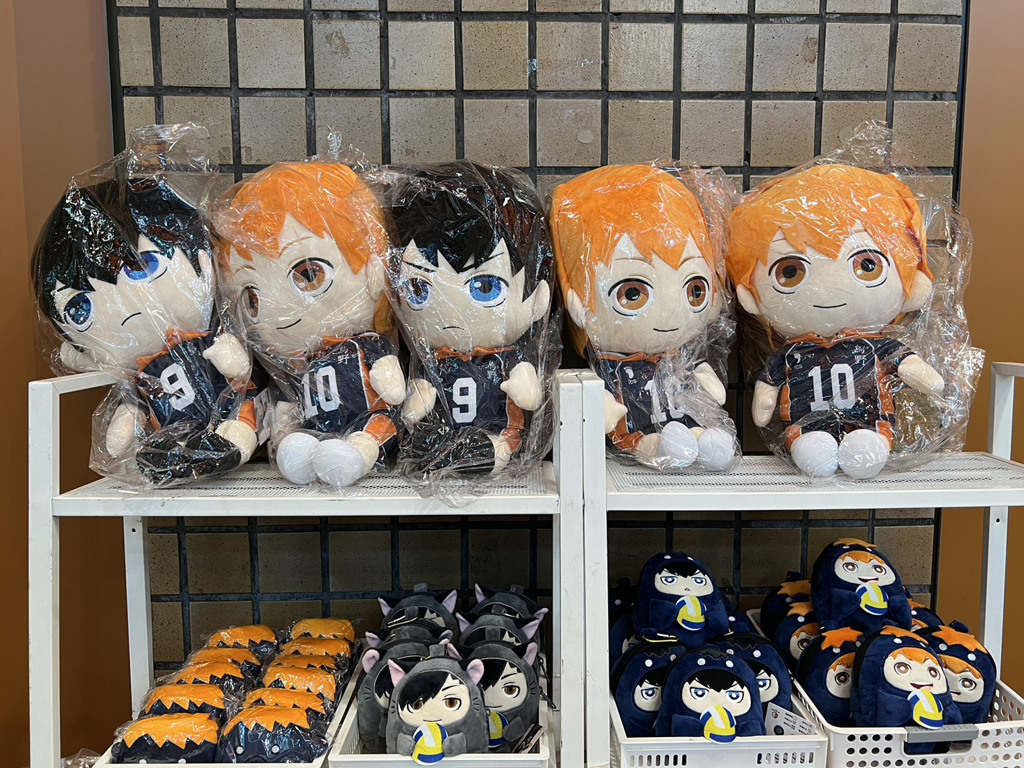 《排球少年!!》快閃店引進日向與影山的大玩偶，650元。（徐梓榕攝）